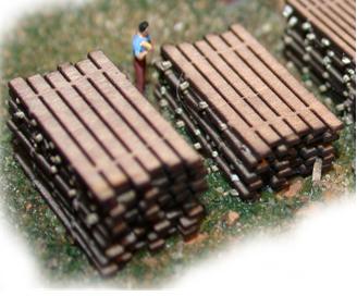 Wood Plank Stacks w/Separator Webs - Z Scale